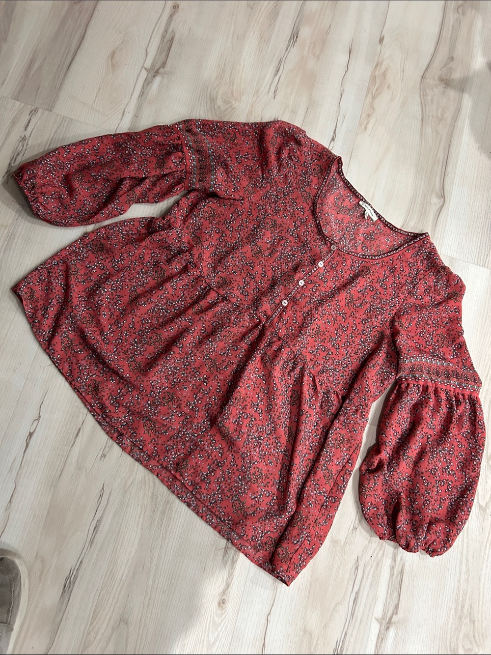 Max Studio Red Floral Peasant Top with Balloon Sleeves